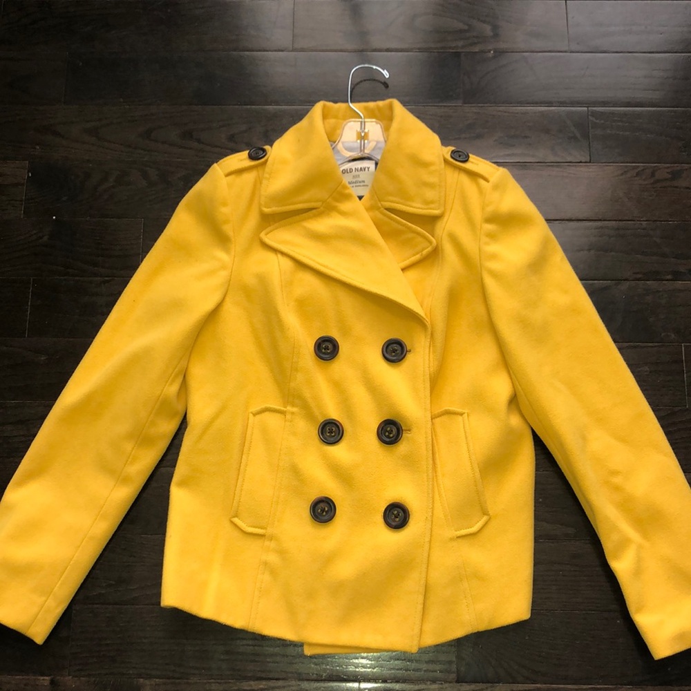 Old navy women’s yellow jacket size medium!